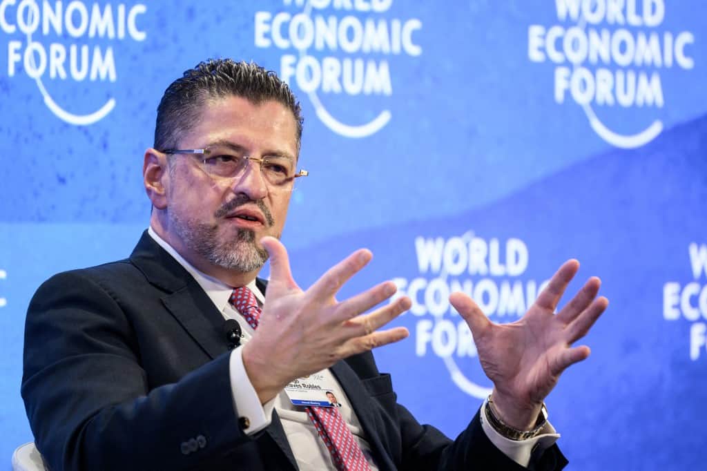 Costa Rican President attends Davos Forum